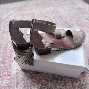 Steve Madden tan sandals 8.5